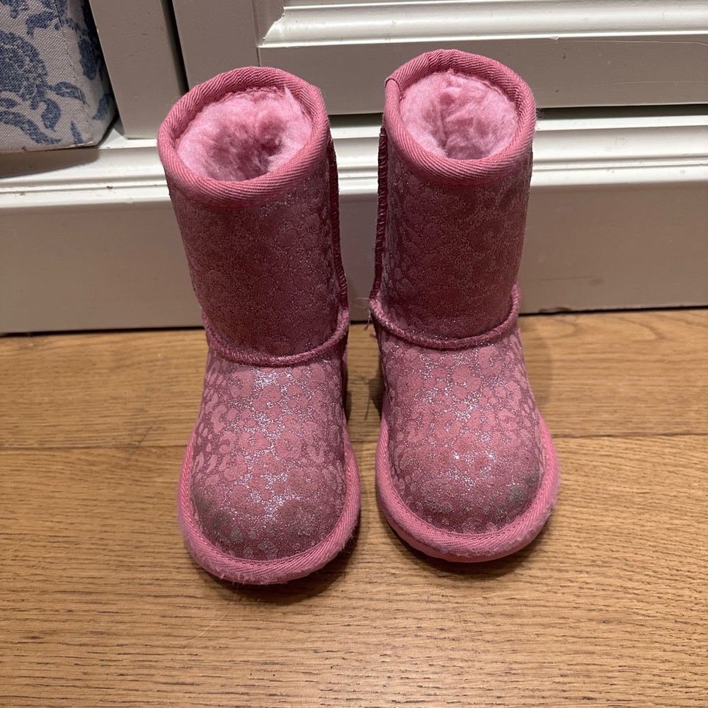 Toddler girl’s Ugg boots, size 7